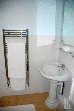 White Gates Hotel Binfield Esterno foto