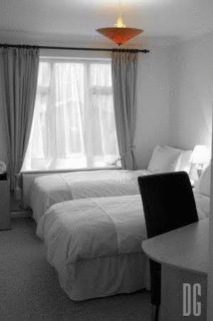 White Gates Hotel Binfield Esterno foto